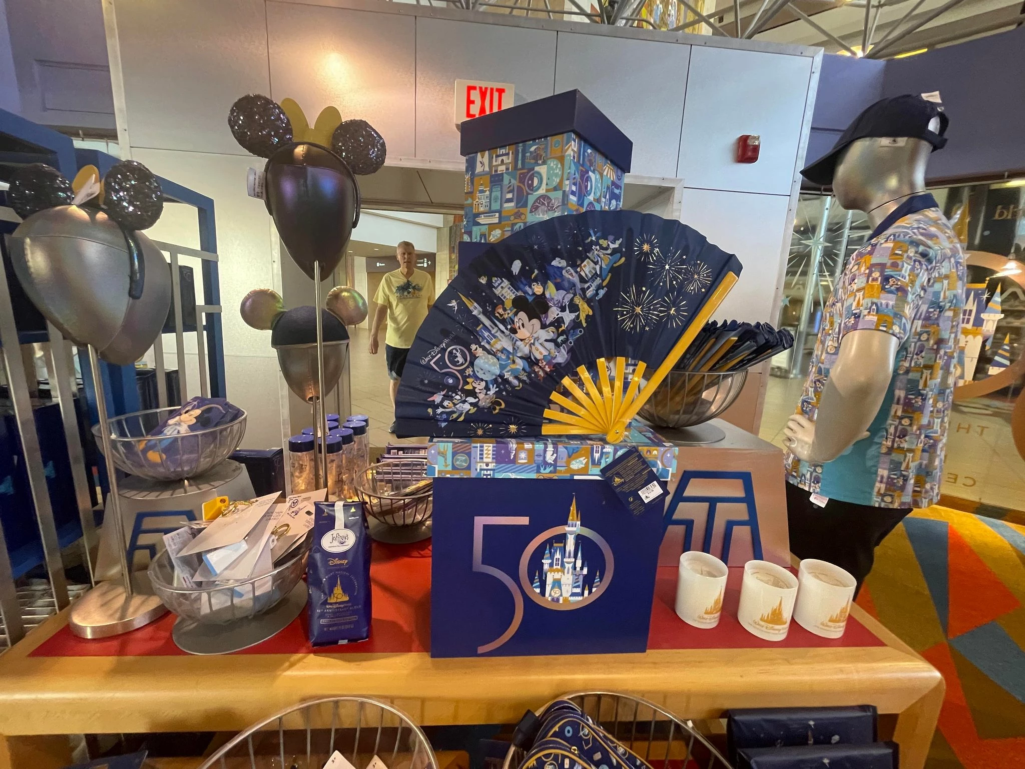 Souvenirs and Gadgets Shop -Souvenirs and Gadgets Shop Fan 6